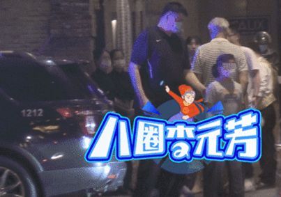 姚明一家外出被偶遇 10岁女儿身高到爸爸胸部