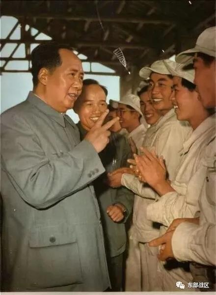 毛主席逝世45周年，我们永远怀念您……
