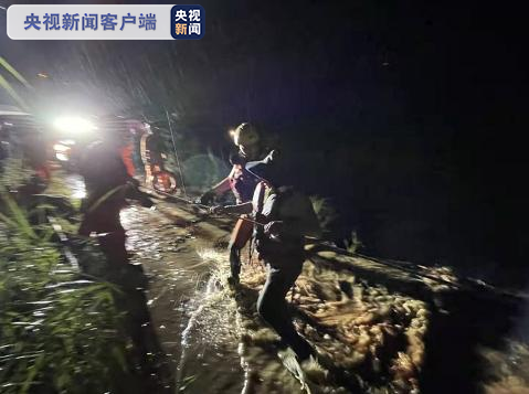 云南元江山洪被困26人全部被救出 1人遇难