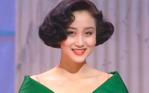 李连杰小女儿晒照庆生 两姐妹五官神似利智