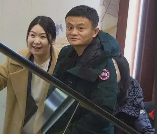 虚假宣传、对华“双标”背后，加拿大鹅在中国赚翻了