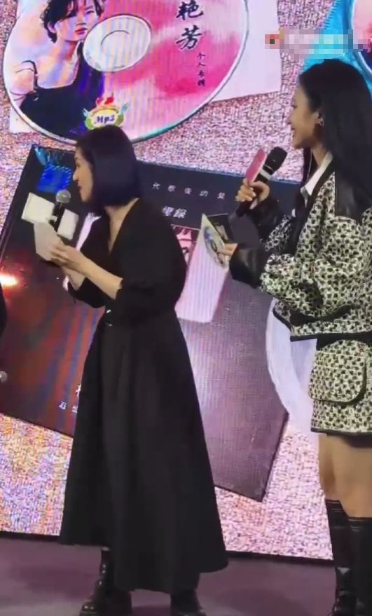 《好声音》冠军伍珂玥晒梅艳芳盗版CD？杨千嬅现场尴尬