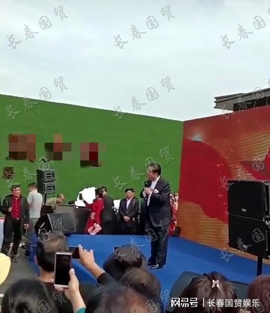 82岁李双江现身商演 舞台简陋寒酸仍卖力捞金