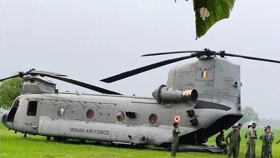 印度空军一架新列装“支奴干”运输直升机突发故障