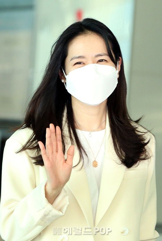 婚礼后忙于会亲友 玄彬孙艺珍今日才赴美蜜月旅行