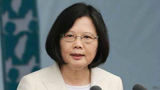 屡次三番，不听警告！港媒：两艘美舰今晨穿航台湾海峡！