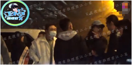 白百何携全家参加聚会 13岁元宝身高赶超妈妈