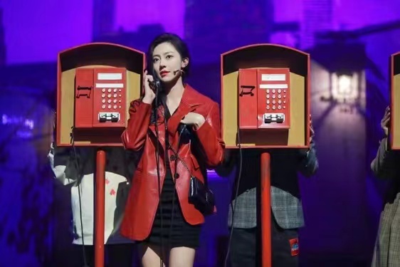 黄梦莹&quot;打怪升级&quot;上瘾演话剧《贼想得到你》再加场