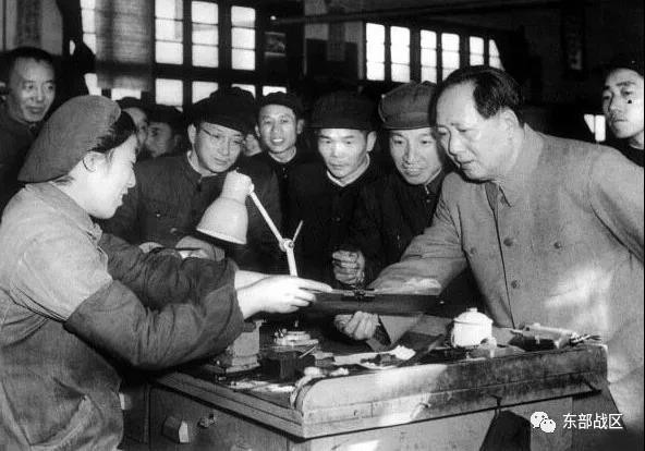 毛主席逝世45周年，我们永远怀念您……