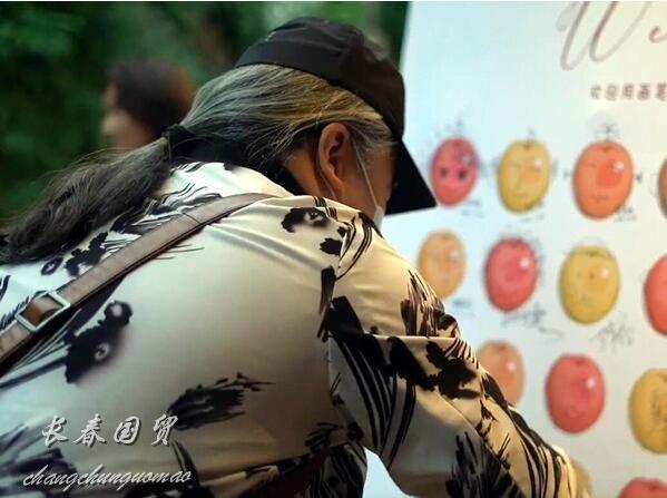 58岁刘欢近照曝光 久未露面满头白发显苍老
