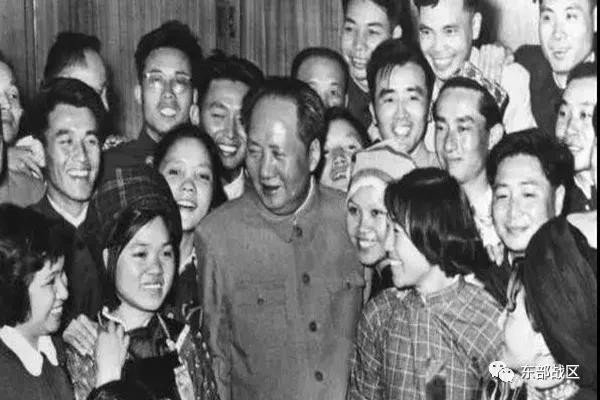 毛主席逝世45周年，我们永远怀念您……