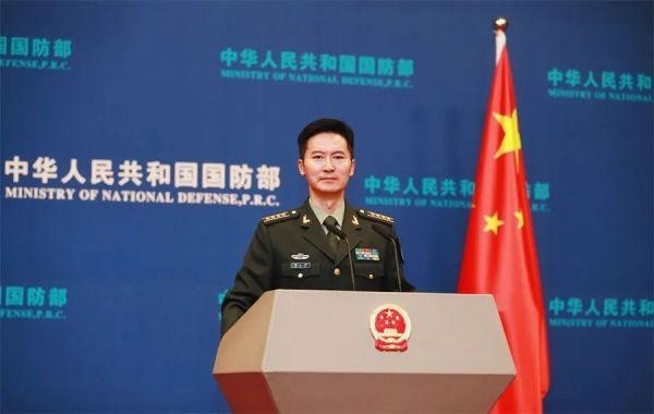 美国国会议员窜访台湾 中国国防部:别怪中国不客气