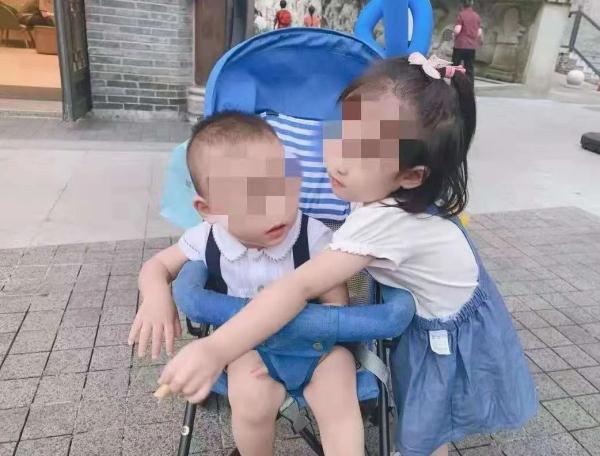 重庆两幼童坠亡：生父涉故意杀人被捕 曾现场痛哭