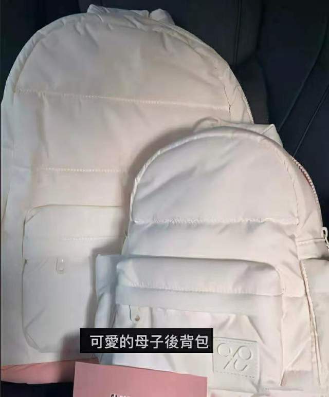 林心如霍建华一起庆祝圣诞 穿同色系衣服甜蜜十足