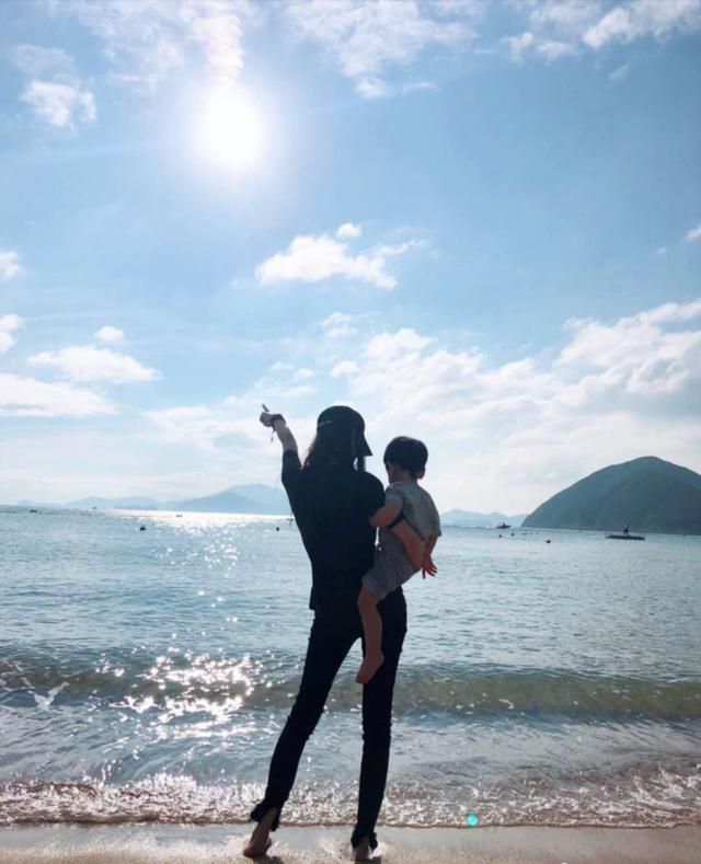 4岁小海绵探班Angelababy 身高达到工作人员腰部