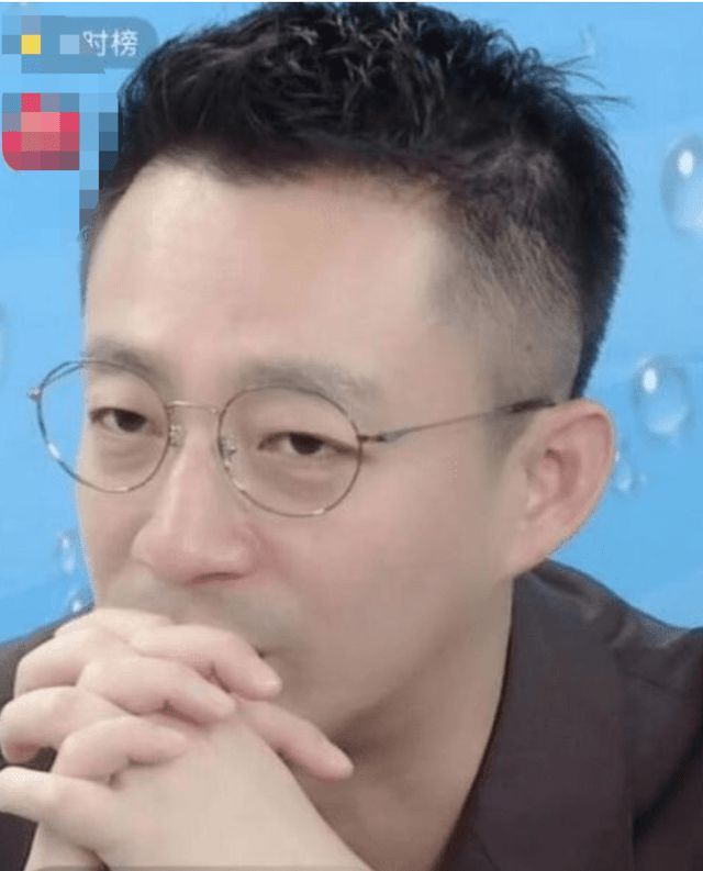 汪小菲传婚变后直播卖货 不提老婆大S 提到儿女泪目