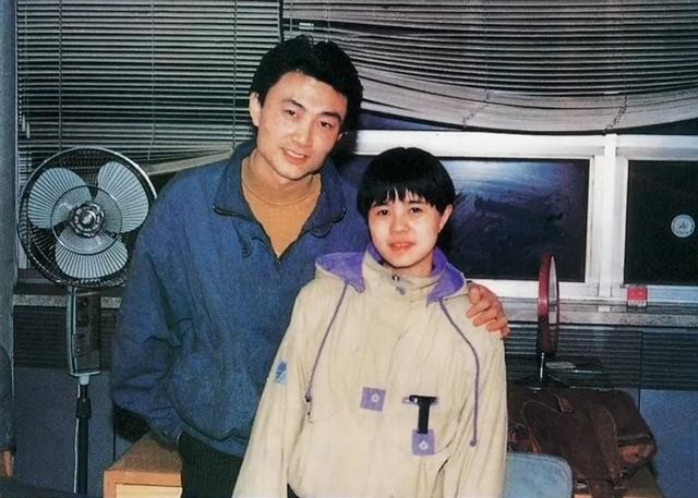 55岁金龟子晒怀孕旧照 如今女儿太像老爸王宁