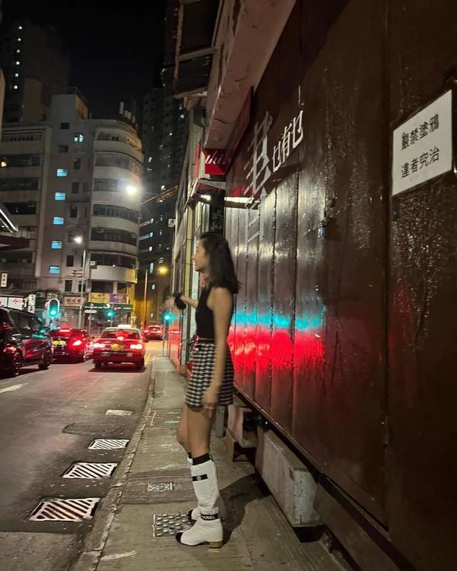 陈奕迅老婆晒爱女近照！大秀长腿身材姣好