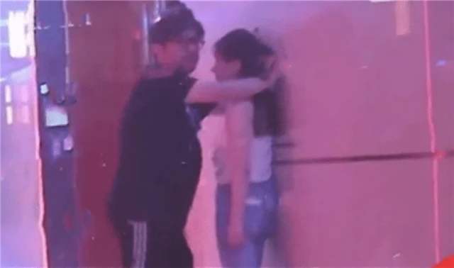 王岳伦深夜官宣离婚后秒删 李湘晒绿叶疑似内涵