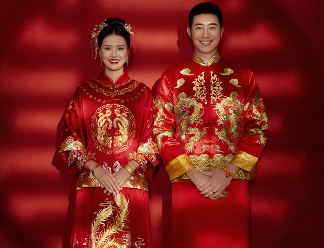 女排张常宁晒照官宣结婚 和老公搂腰摸脸好甜蜜