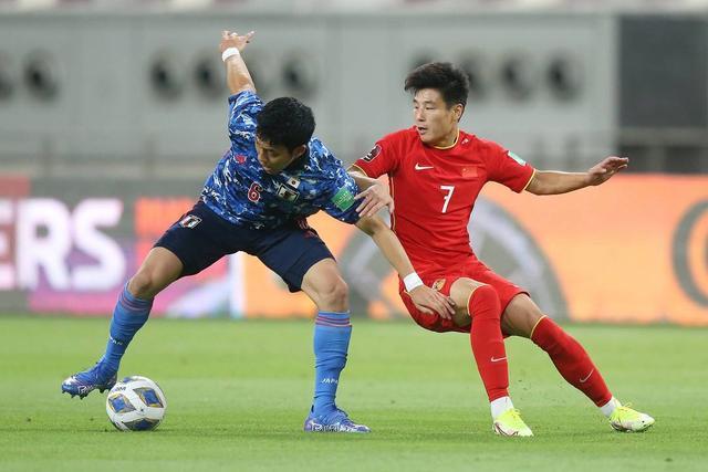 世预赛国足0-1不敌日本 4名归化球员登场