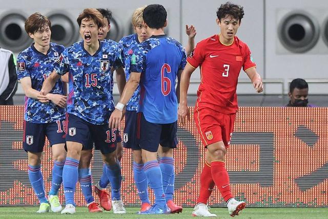 世预赛国足0-1不敌日本 4名归化球员登场