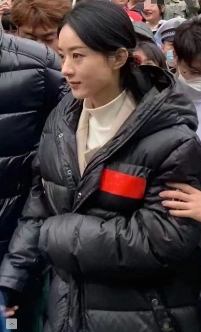 赵丽颖近照浮肿满脸憔悴 粉丝疯狂追星吓坏她