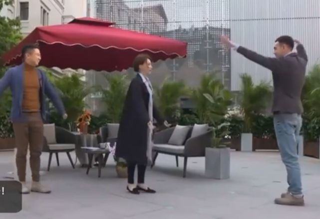 缺席春晚引发被开除猜测 董卿现身节目直播破传言