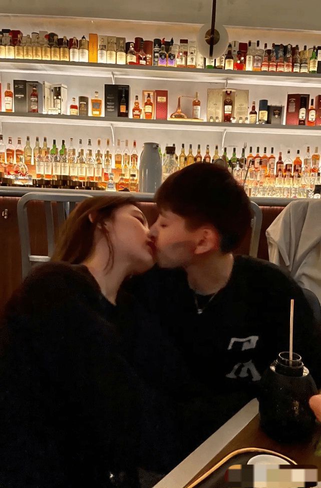 孙一宁脚踏多条船?前男友称：她背着我和王思聪见面