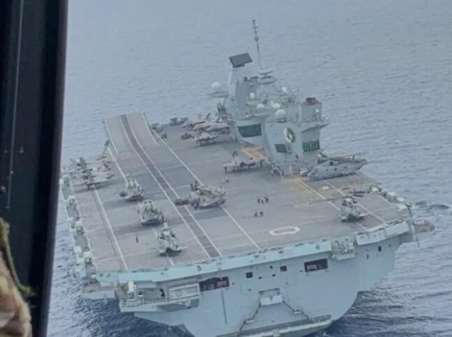英媒：英航母编队在南海跟踪中国潜艇