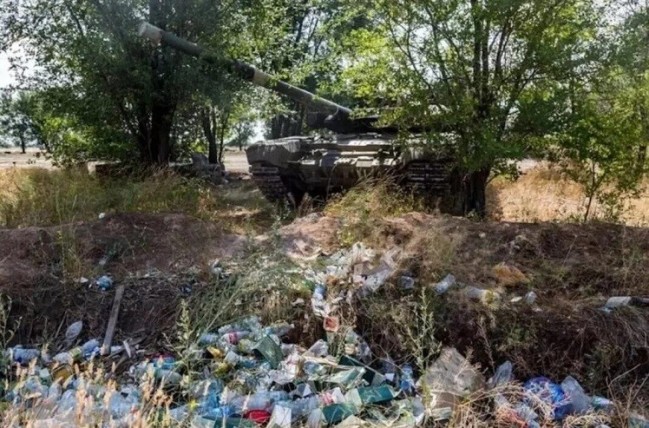 “垃圾场”里遗弃T-90坦克？训练后没及时撤离
