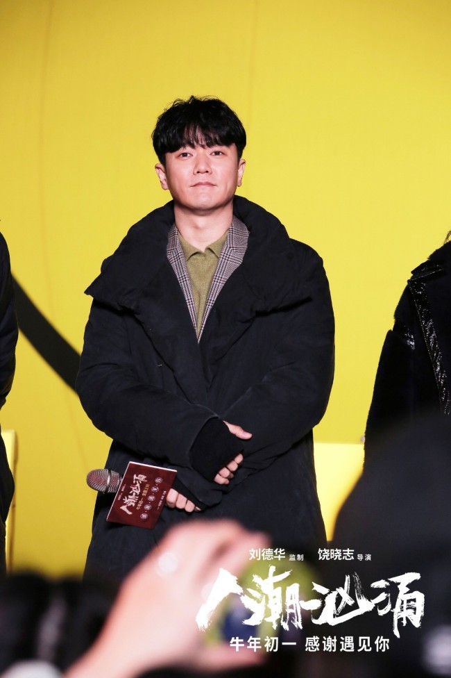 饶晓志肖央万茜空降武汉送上《人潮汹涌》2021年第一声问候