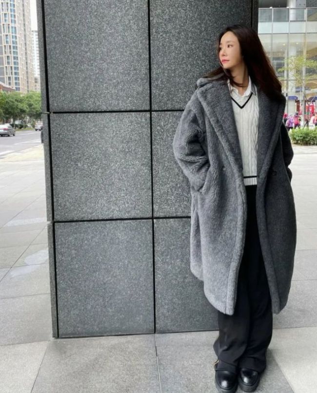 林心如霍建华一起庆祝圣诞 穿同色系衣服甜蜜十足