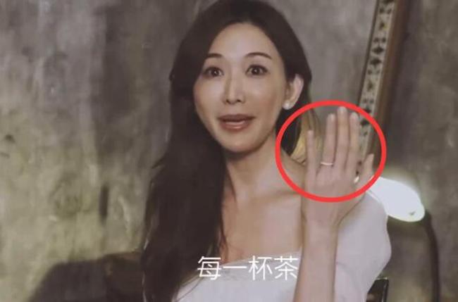 林志玲与日本老公首次合体拍广告 全身照纤瘦无孕相