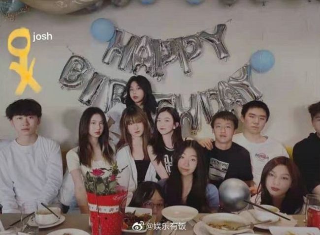 李嫣15岁生日派对现场照曝光 长发披肩锁骨吸睛