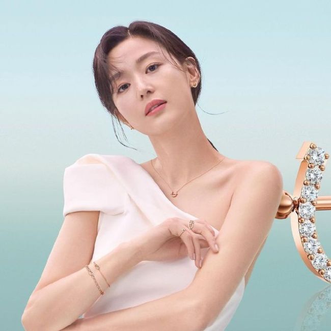 韩媒曝全智贤与富豪丈夫离婚 一人婚内出轨 