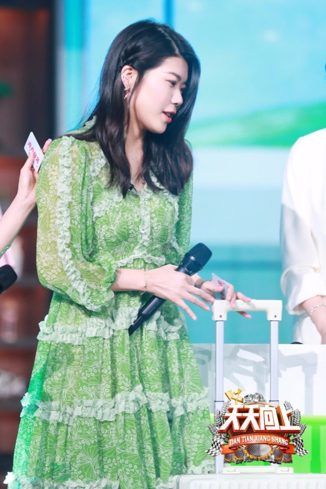 杨笠《天天向上》畅聊青春期故事 早恋烦恼引共鸣