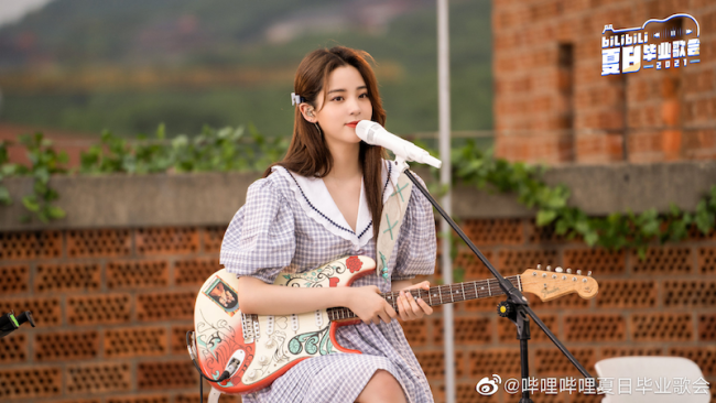 夏日毕业歌会朴树压轴 王源朴树用歌声寄语毕业生