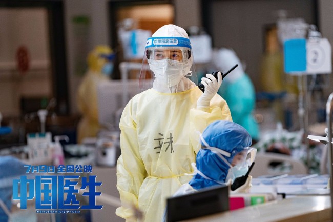 《中国医生》集结中国机长原班人马打造抗疫群像