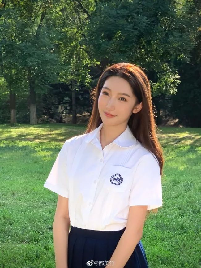 都美竹旧照曝光颜值翻车 不精修图片就都很丑？