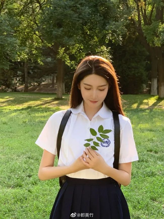 都美竹旧照曝光颜值翻车 不精修图片就都很丑？