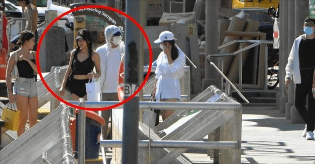 周星驰方回应:星爷和那个女孩不熟 女方还未成年