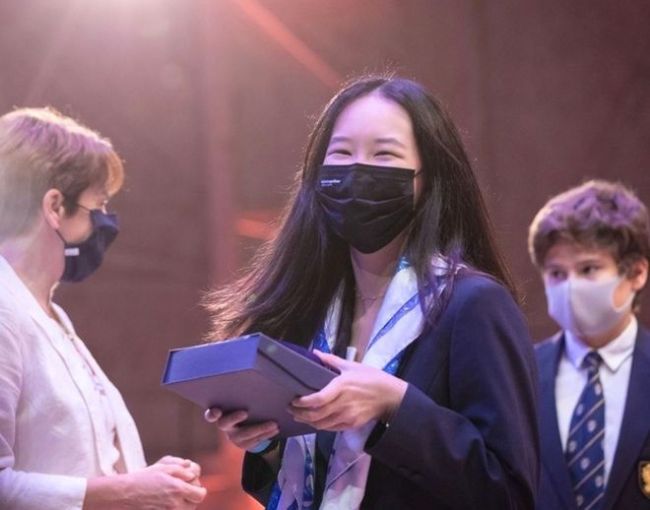 赵文卓送大女儿出国留学 被曝就读国外名校