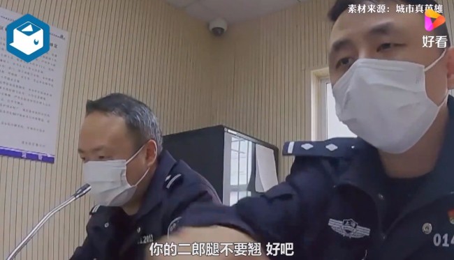 郭美美审讯时跷二郎腿被民警制止 郭美美被抓回顾