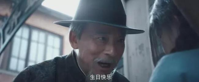 64岁老戏骨被曝开出租？边聊天边给乘客搬行李