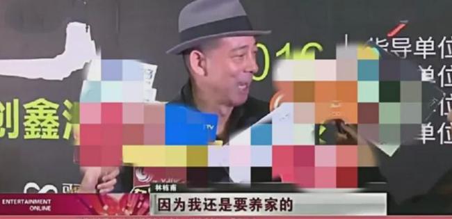 64岁老戏骨被曝开出租？边聊天边给乘客搬行李
