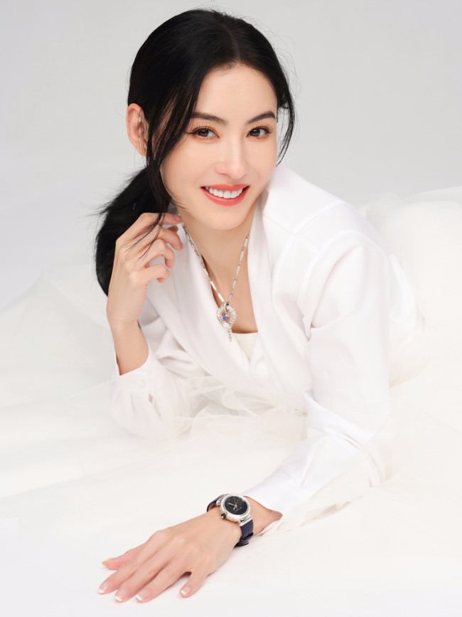 张柏芝最新娴静写真曝光 穿白色纱裙优雅灵动