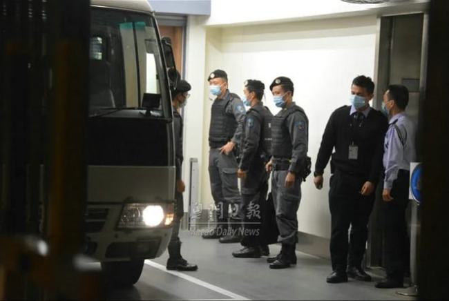 周焯华被澳门警方移送监狱 囚车驶出警方荷枪实弹戒备
