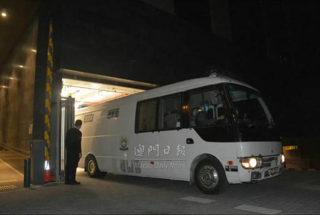 周焯华被澳门警方移送监狱 囚车驶出警方荷枪实弹戒备