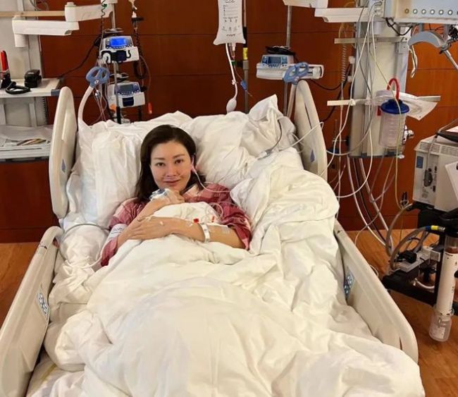 李嘉欣生病被骂是报应 她点赞网友评论暗怼键盘侠